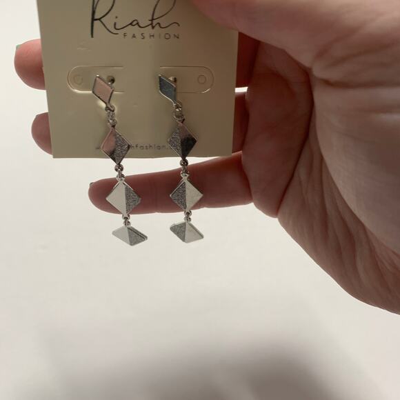 Silver Colored Diamond Shape Dangle Fashion Earrings - Picture 4 of 6